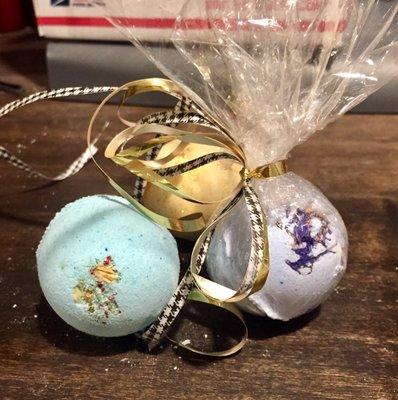 Bath bombs make the perfect gift!