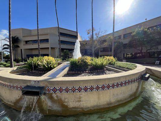 Find the fountain: behind the fountain is entrance for jurors