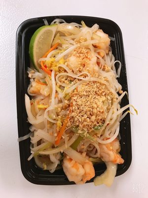 Nd2. Pad Thai Noodles with shrimp