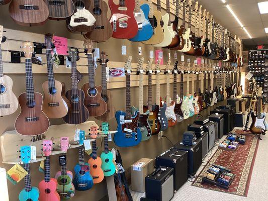 Ukes, guitars, basses, amps, pedals, cables, strings, bags, cases, ...