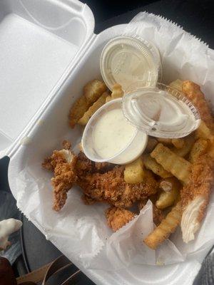 Tender meal with seasoned fries... best flavors in Memphis