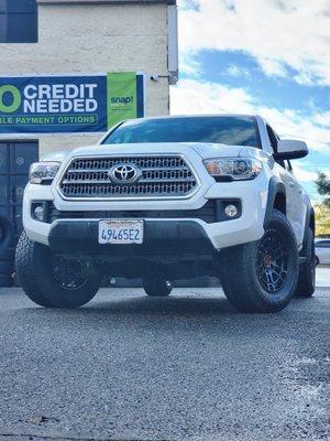 17" TRD STYLE WHEELS WITH KUMHO AT TIRES ON TOYOTA TACOMA