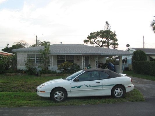 1998 Pontiac SunFire, 82k miles, 2.4 litre, automatic, Drop top tire squealing Head turner.