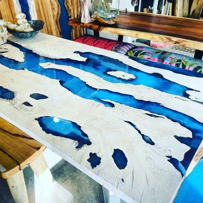 Bleached Lychee dining table with blue resin