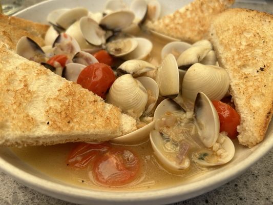 White wine clams