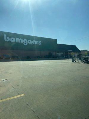 Bomgaars