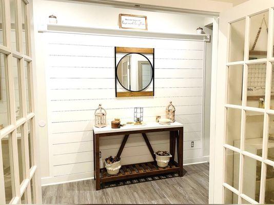 Foyer shiplap with ledge 8x10