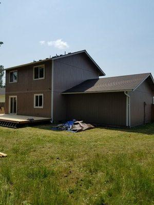 New roof , exterior paint and .back deck