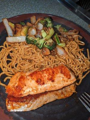 Hibachi salmon, noodles and vegetables