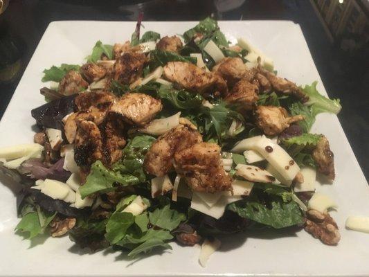 Grilled chicken and walnuts salad!