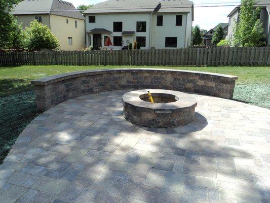 Olde Quarry Seat Wall & Fire Pit