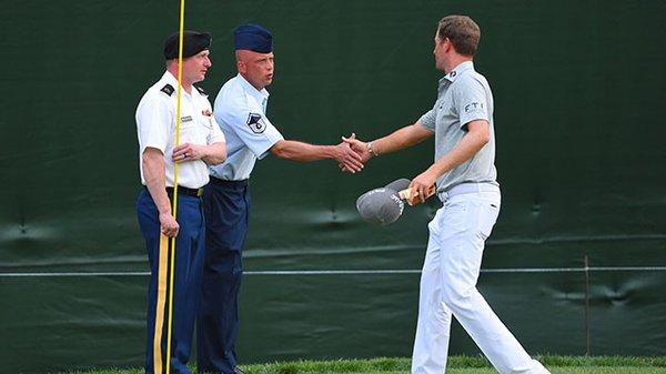 Webb Simpson thanking military service members.