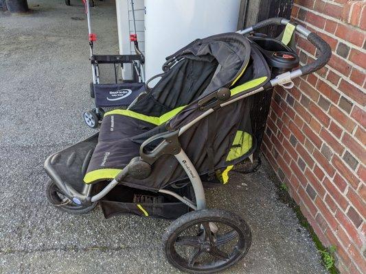 Double jogging stroller