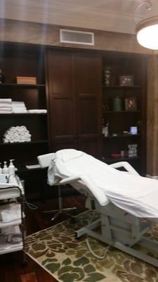 Welcome to our serene and inviting treatment rooms where you  will be pampered like you deserve!