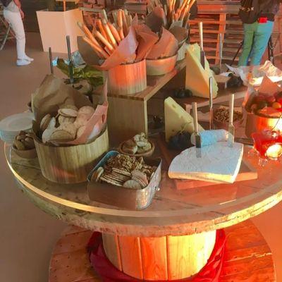 Cheese display using cable drum