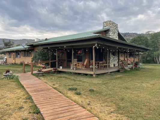 Boulder Lake Lodge