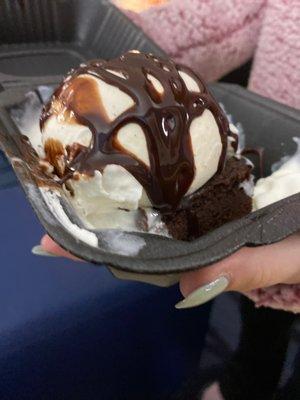 Ice cream and brownie sundae