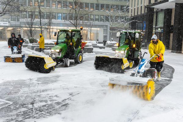 Property-specific Snow Response Team. 
Site Plan tailored to your property. Onsite delivery and removal of dedicated snow removal equipment