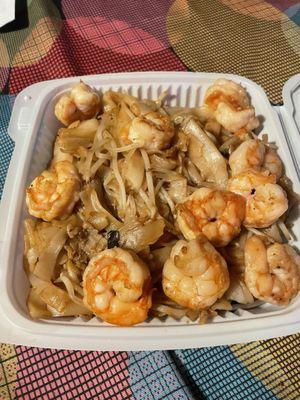 Shrimp Chow Fun & I had Lee add 6 extra Prawns. Good Portion, flavor was ok, next time I'll ask for more Oyster sauce.