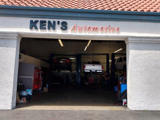 Ken's Automotive store front