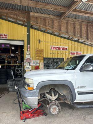 Medina's Tire Shop