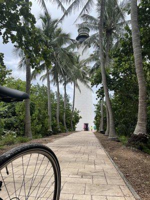 Key cycles rents bikes on Key Biscayne. Highly recommend