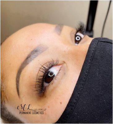 Classic set eyelashes extensions.