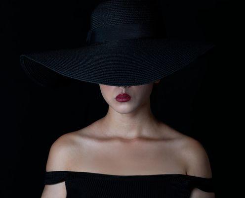 In fashion, there is nothing more mysterious and fascinated than a woman wearing a hat.