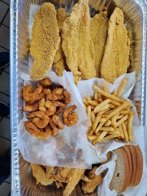 Combo plat. 10 fish, 10 shrimp,  10 wings.