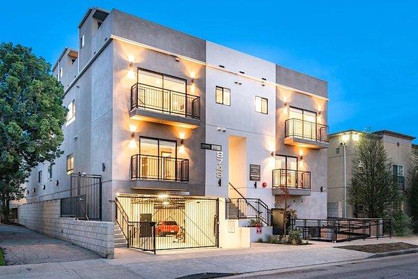 Make this Modern Townhouse in Westchester your new home! - 8748 Reading Ave
 Los Angeles, CA 90045