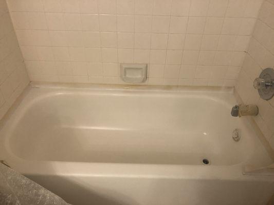 Bathtub after it was refurbished.