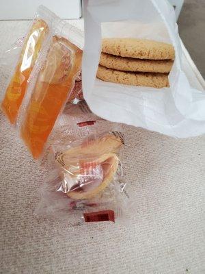 Almond cookies don't get them, they are Hella stale. Also they sent a bunch of sauces and fortune cookies.