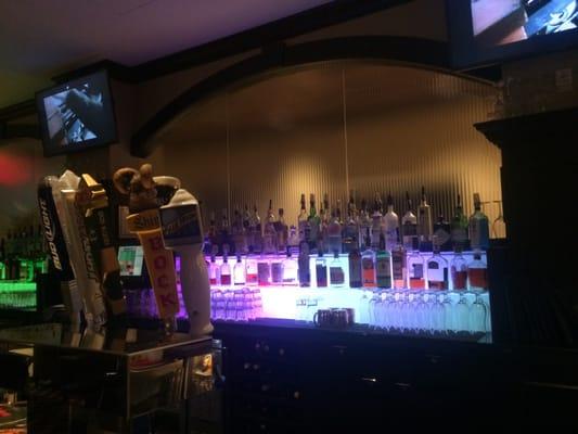 Beer on tap and well drinks...need a 'traveller' for the casino? They accommodate!