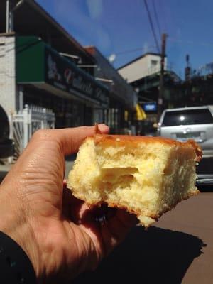 Wow. Awesome.  A "Suavecito!" $1.25 and worth $5. The ultimate soft moist cake. Pan con crema. Bread with (vanilla) cream. Life is good.