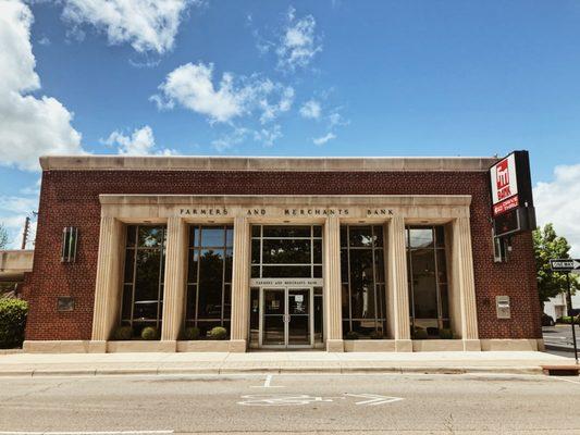 Farmers & Merchants Bank