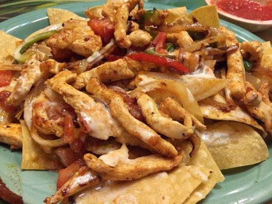 Chicken fajita nachos