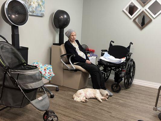 Mommy's waiting for me at the hairdresser ‍ when I had stayed with mommy