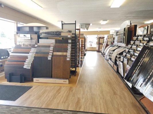 From carpet to hardwood; from laminate to vinyl, we have hundreds of samples!