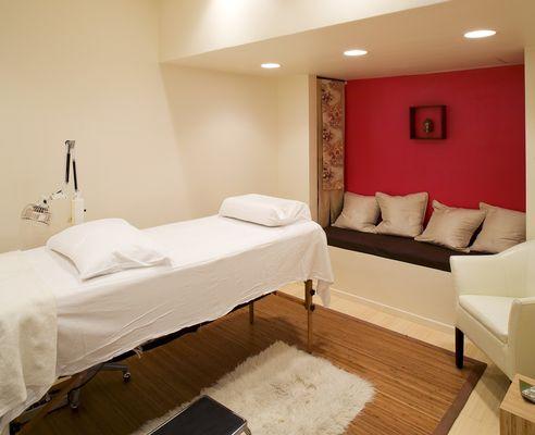 A treatment room for receiving acupuncture - beautiful, peaceful, comfortable