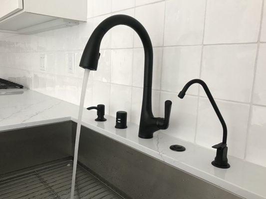 Kitchen faucet spread install