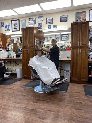 Del's Barbershop