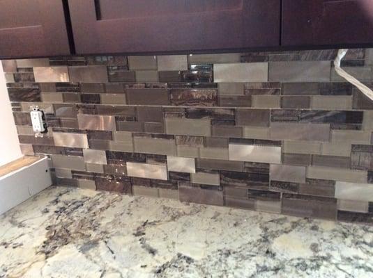 Glass backsplash