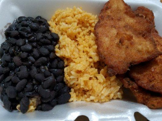 Milanesa de pollo platter