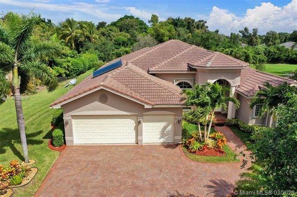 Just Closed - Sold for $935K in Davie Florida