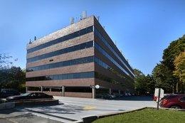 Our practice and surgery center are located inside the office building at 1086 Teaneck Road, Teaneck, NJ 07666