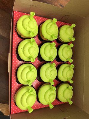 Shrek standard size cupcakes