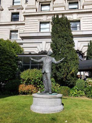 Tony Bennett Statue