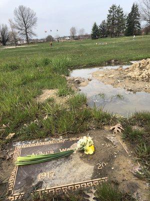 Submerged headstone