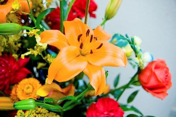 picture of the flowers at our reception