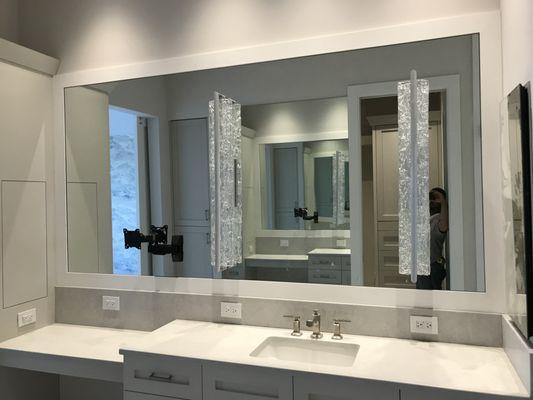 Custom Bathroom Mirrors
 #bathroom #mirrors #bathroommirrors # customglass